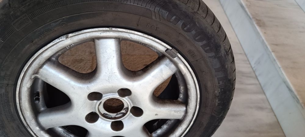 Продавам джанти с летни гуми 195/65/15