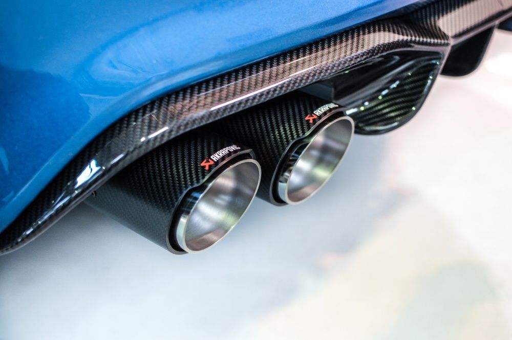 Спортни Накрайници за Гърне Akrapovic Двойни Карбон BMW М Audi S RS