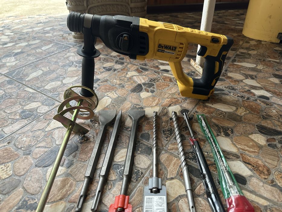 Ciocan Roto-percutor DeWALT XR 18V Brushless, + o baterie 4.0 AH