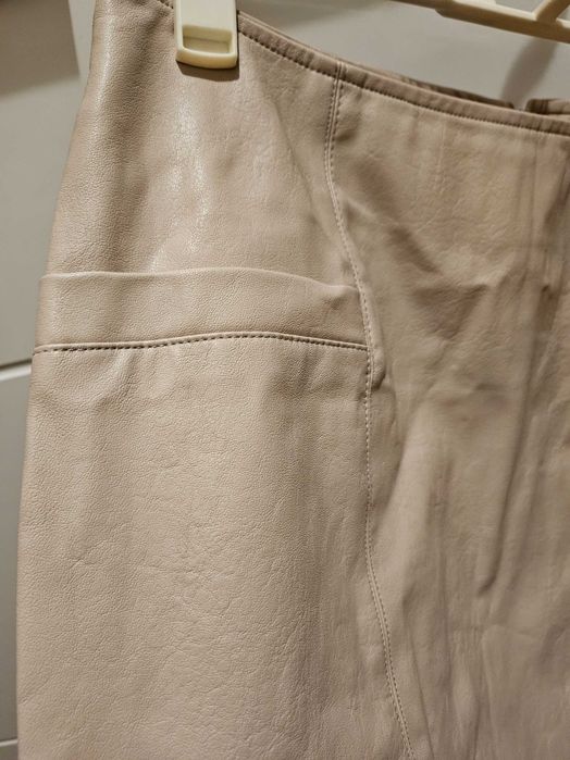 Поли- повечето кожени