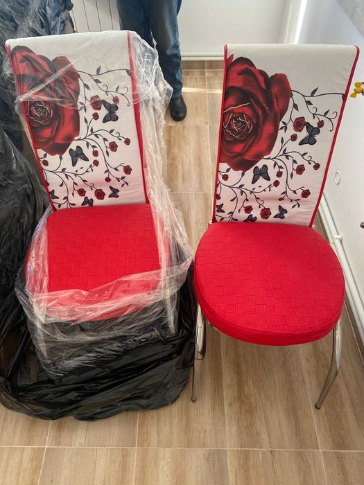 Set masa extensibila si 6 scaune Elt Modella, blat sticla