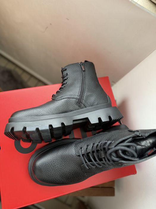 Hugo Fabyan ghete/bocanci din piele neagra marimea 41 noi originali