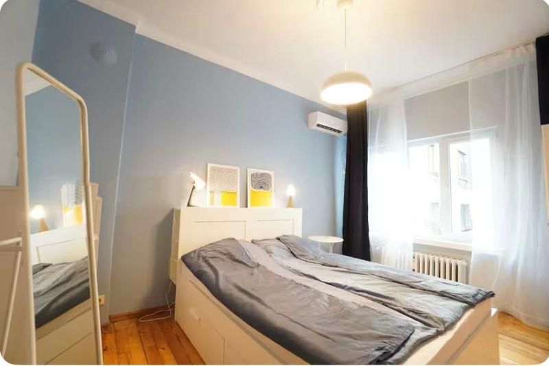 Дава се под наем Тристаен апартамент в София, Център - 110 кв.м за 1200 € - Снимка #1