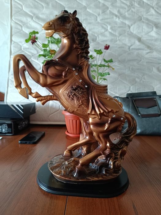 Продается статуя лошади