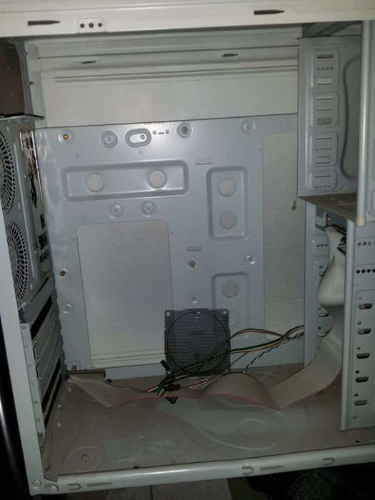 Carcasă PC, bonus sursa si ventilator 8 cm
