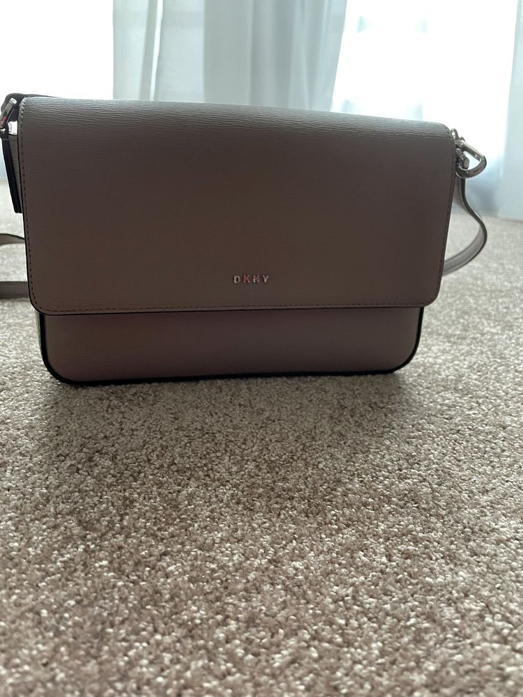 Geanta crossbody DKNY