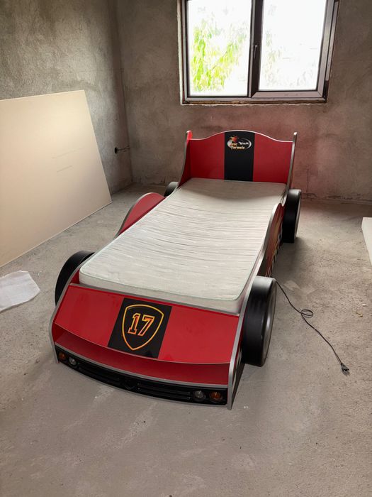 Pat copii în formă de mașină de curse + saltea inclusă