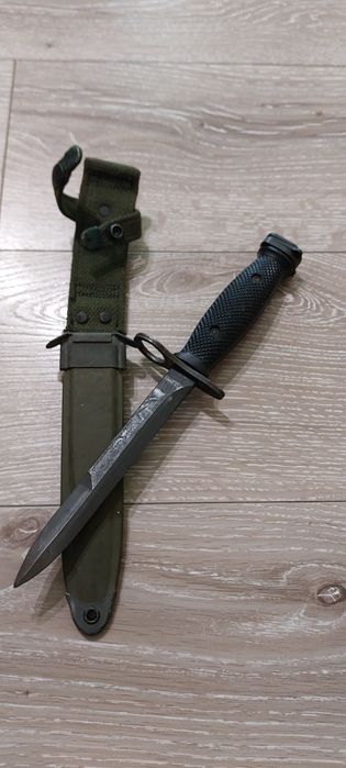 Baionetă America M7 pentru arma M16  produsă de Colt
