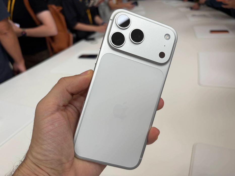 Продам Iphone 17 pro max