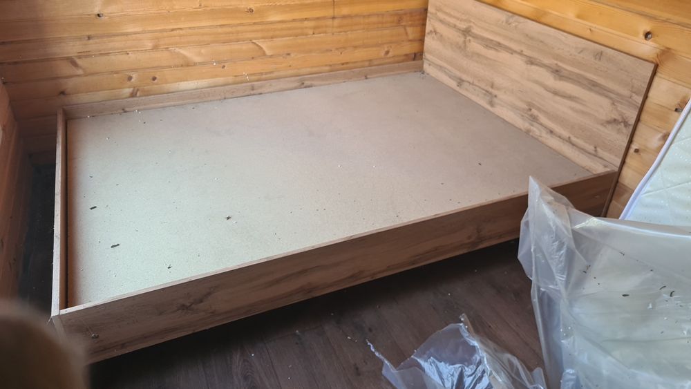 Кровать с матрасом