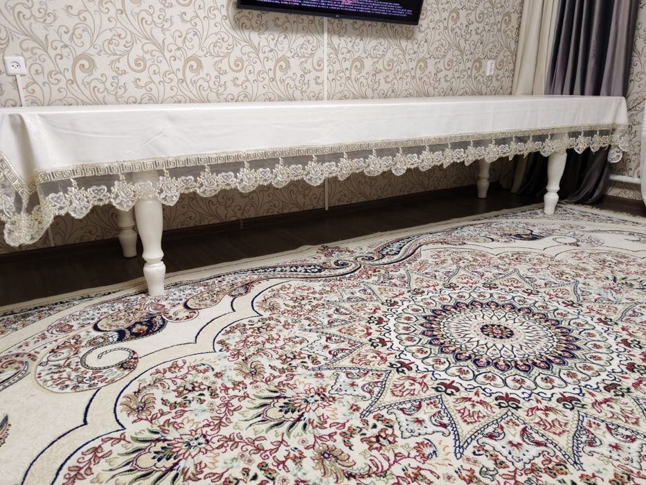 Стол для гостинной