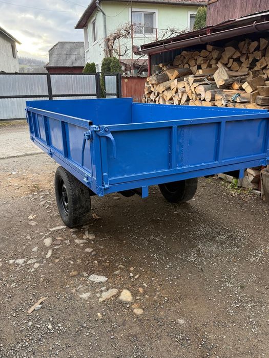 Remorca tractor basculabila