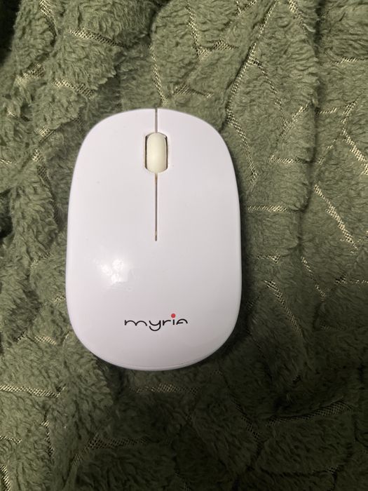 Vând laptop Allview AllBook H folosit + încărcător + mouse wireless