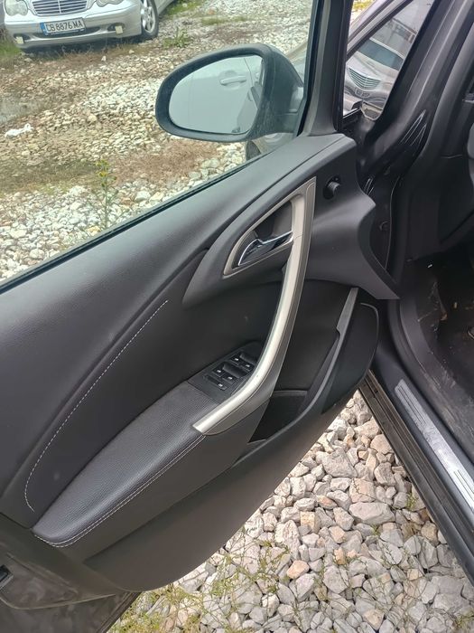 Продавам Opel Astra J 1.4 140к.с