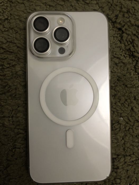 Iphone 15 pro max white sotiladi
