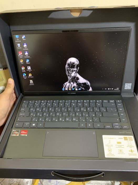 Asus Zenbook 14 OLED.