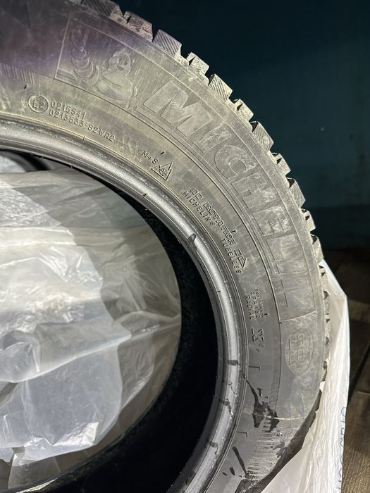 Резина зимняя Michelin 215/60 R17