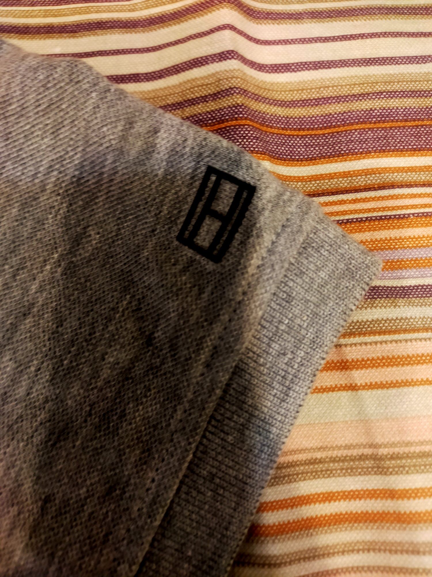 Vând tricou TOMMY HILFIGER mărimea XXL