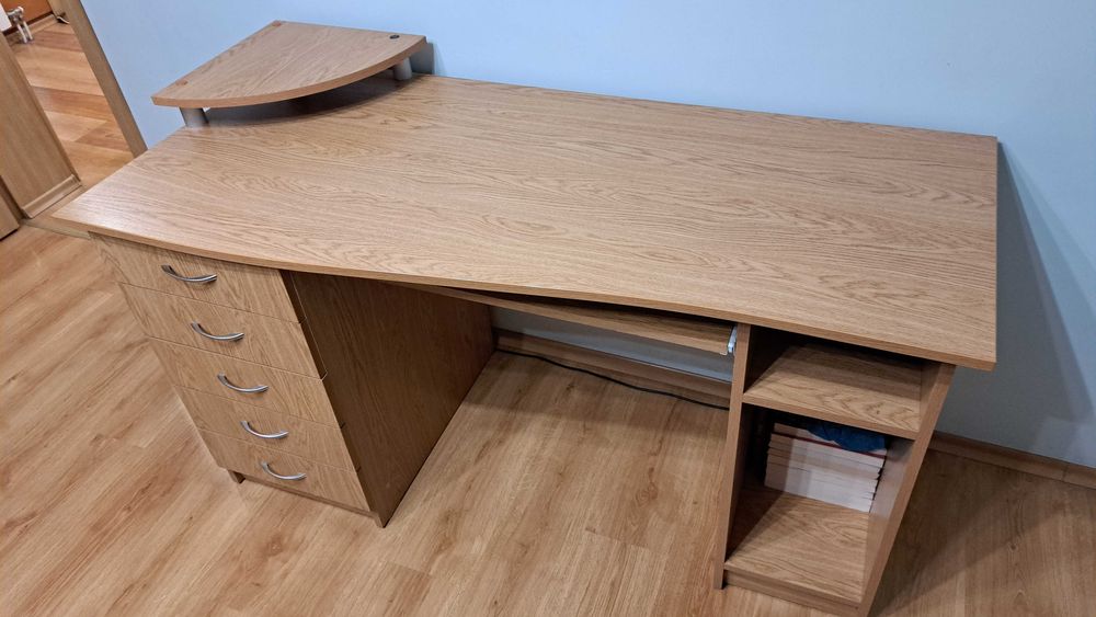 Голямо бюро в отлично състояние