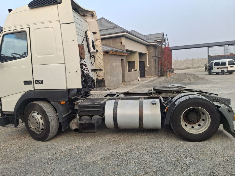 Yuk avtomobili VOLVO FH12 sotiladi