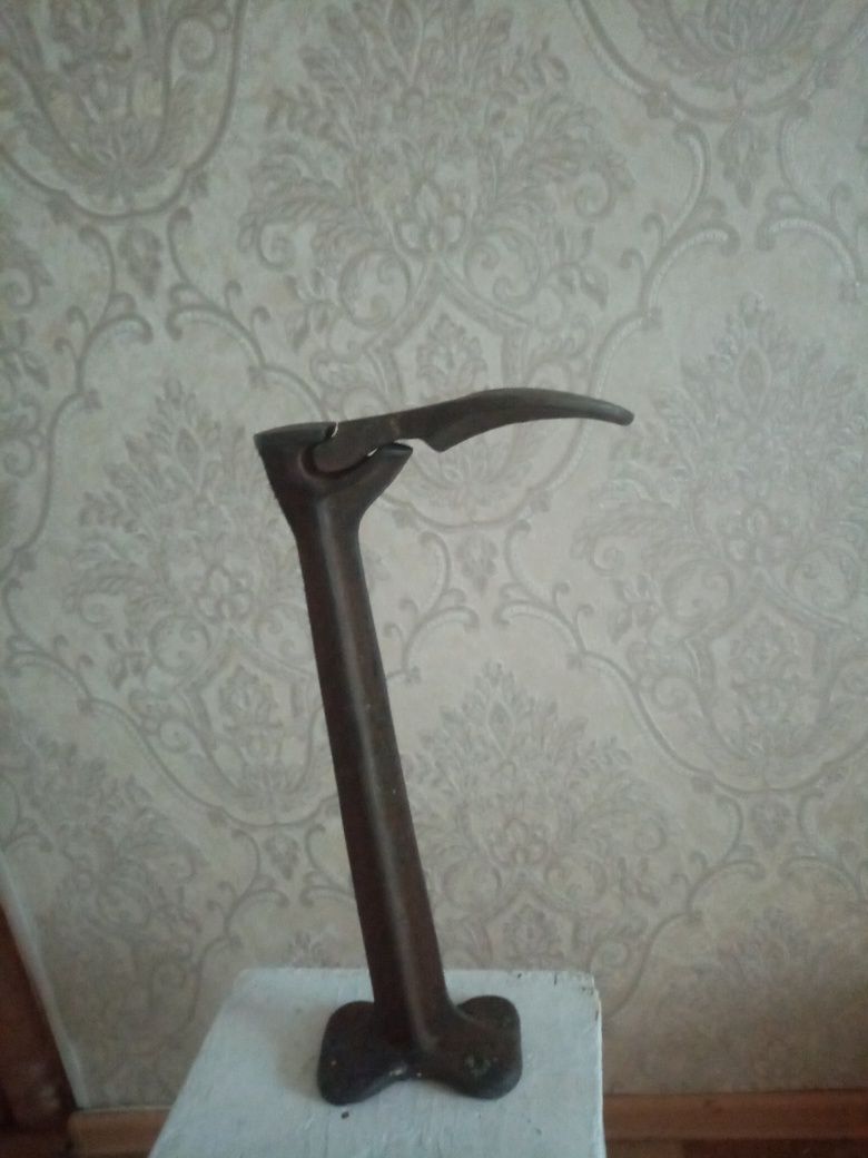 Продам сапожную лапу.