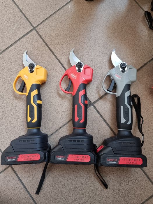 Foarfeca pentru Taiat Vita de Vie si Pomi, 2 Acumulatori