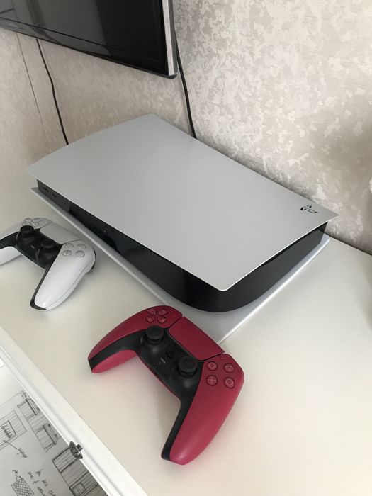 Продам sony PS5 ПС5 + 2 джостика
