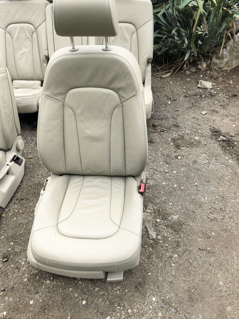 Кожен салон Audi Q7/ауди