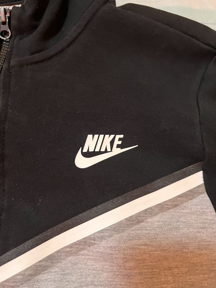 nike tech fleece горнище