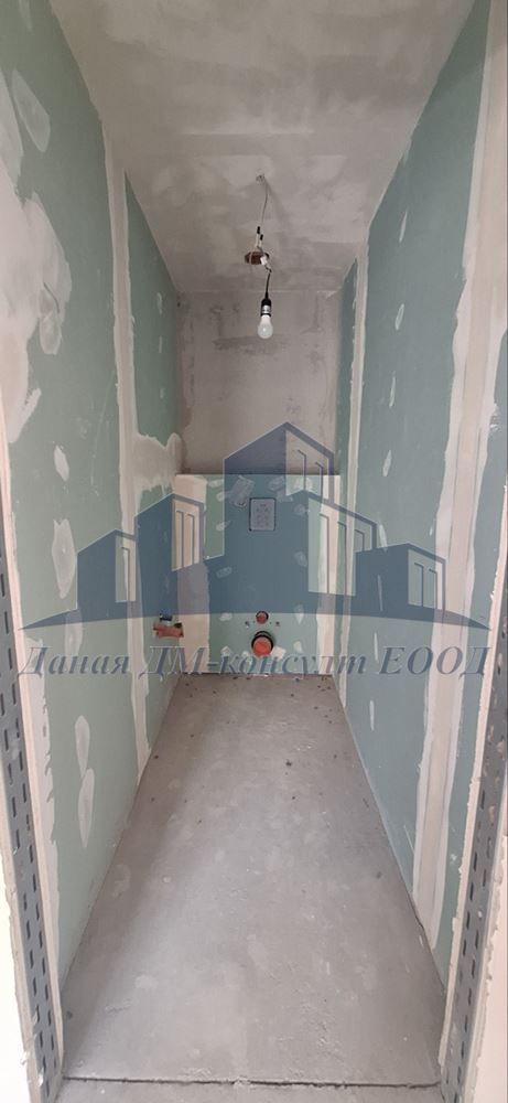 Продава се Тристаен апартамент в Шумен, 2-ри корпус - 135 кв.м за 1000 €/кв.м - Снимка #4
