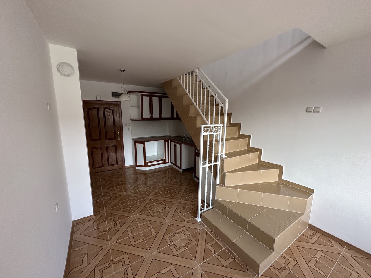 Продава се Мезонет в Кърджали, Гледка - 100 кв.м за 800 €/кв.м - Снимка #2