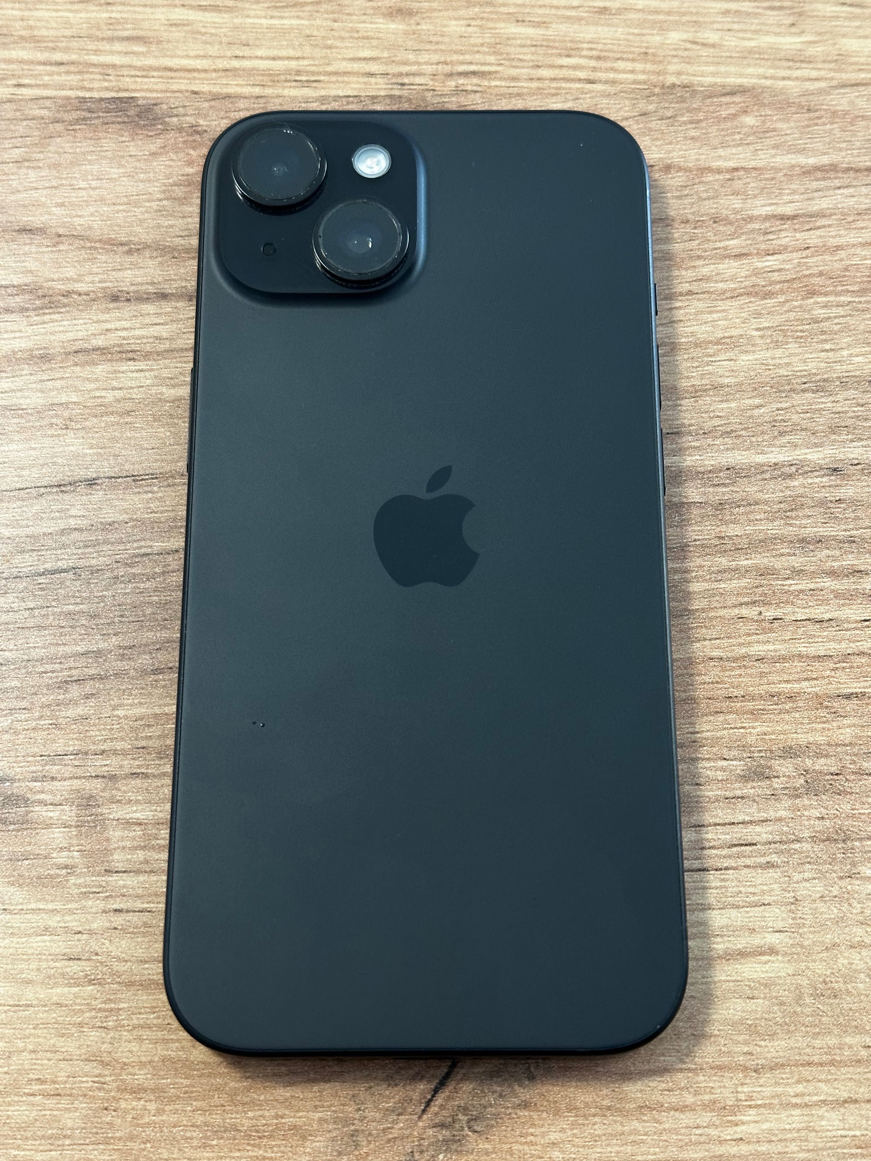 Продавам iPhone 15 128GB – Отлично състояние