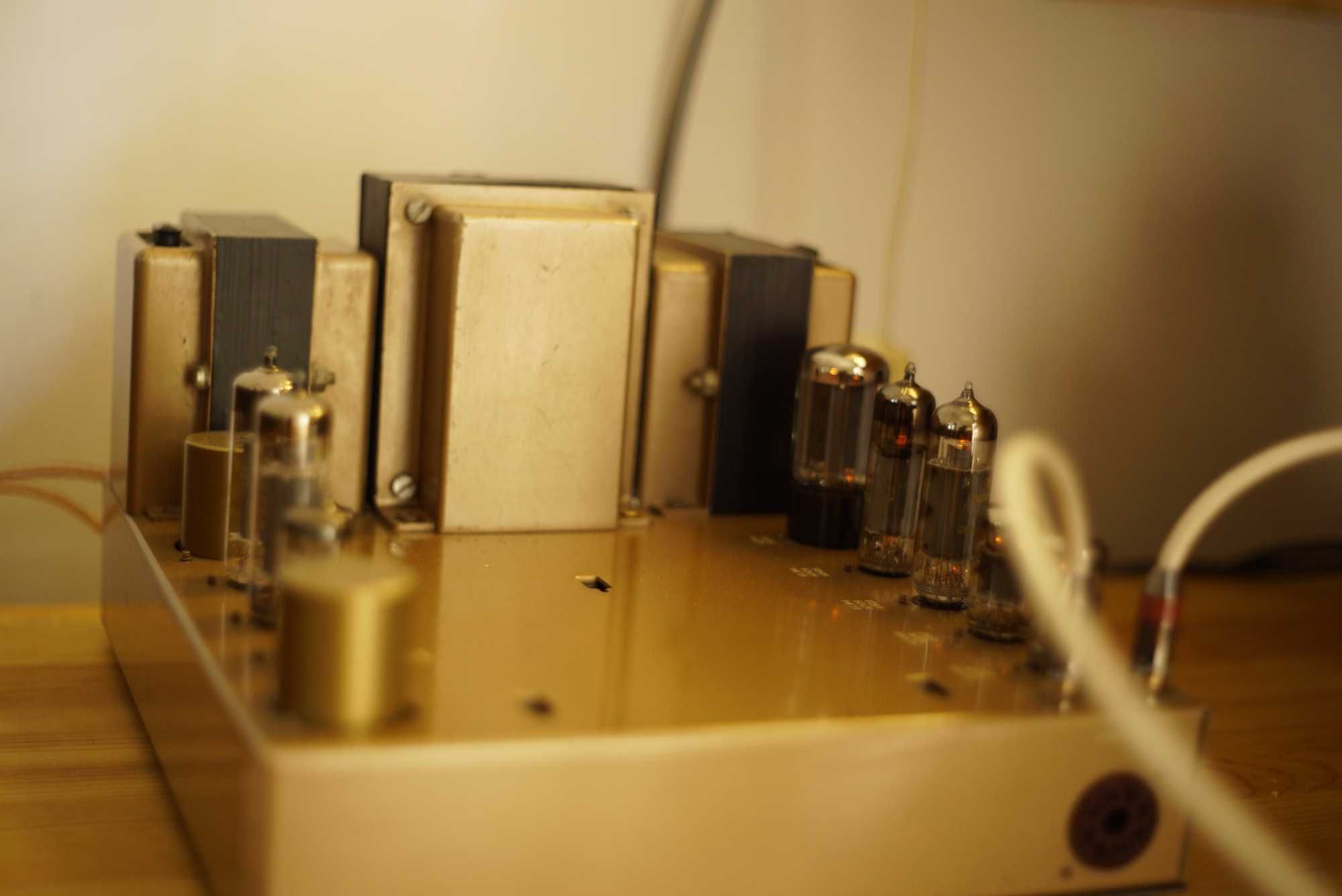 LEAK Stereo 20 – Реставриран Лампов Усилвател