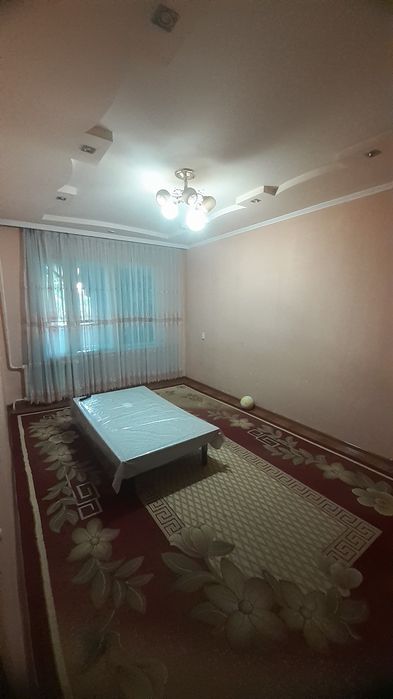 Кора камиш 2/1 да 2/2/4 хонали квартира сотилади.