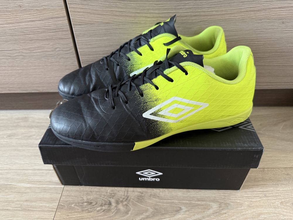 Футболни обувки Umbro Duel TF