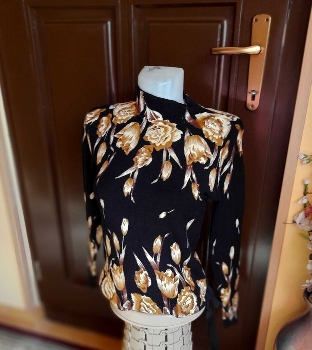 Bluza dama, neagra cu flori galbene marimea S-M-L eleganta