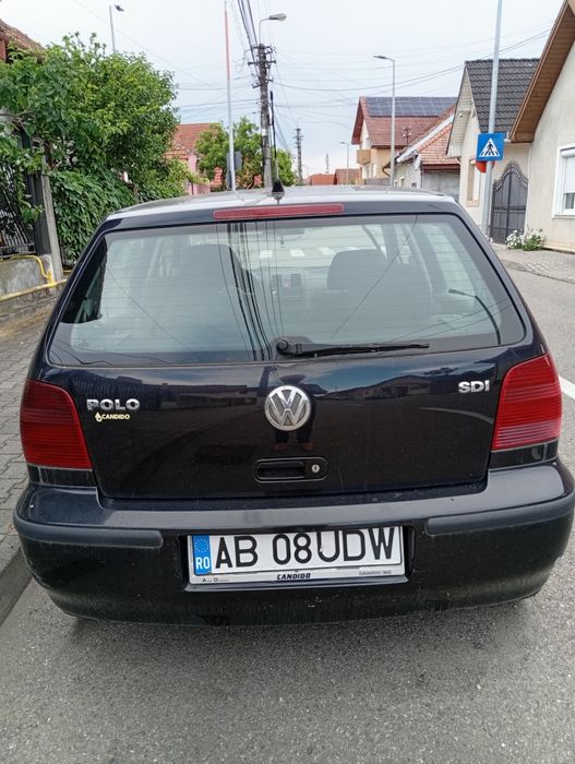 Vând autoturism Volkswagen Polo negru,4 uși pe motorină,
