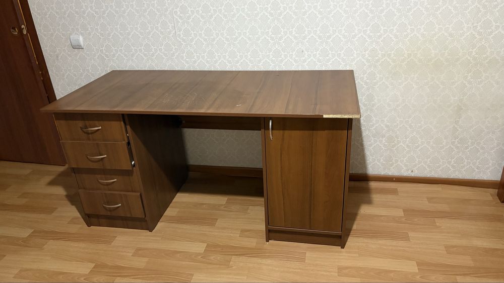 Компьютерный стол. Стол