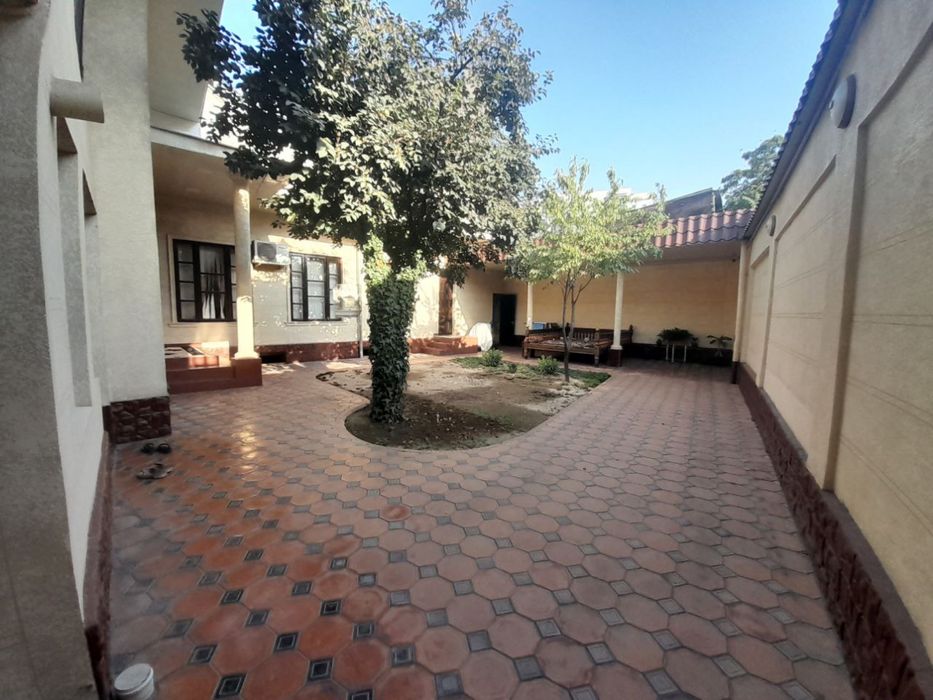 Продаётся просторный дом в Яккасарайском районе!