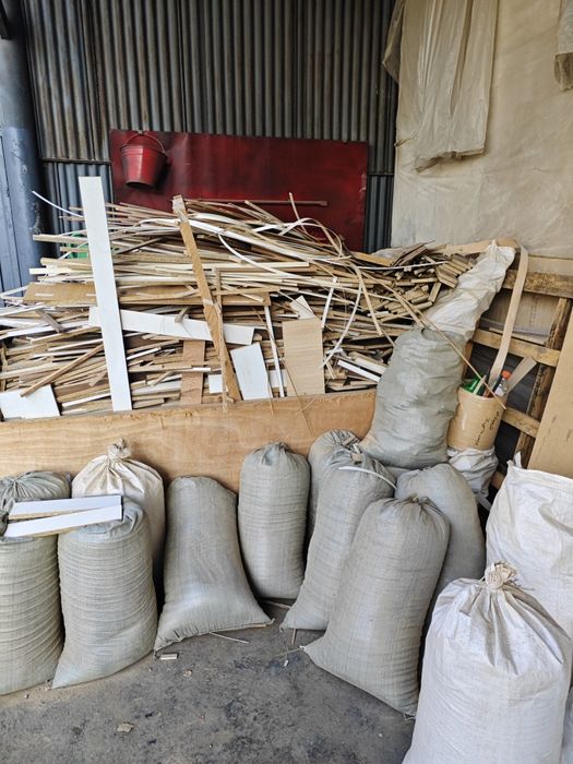 Отдам опилки и дрова