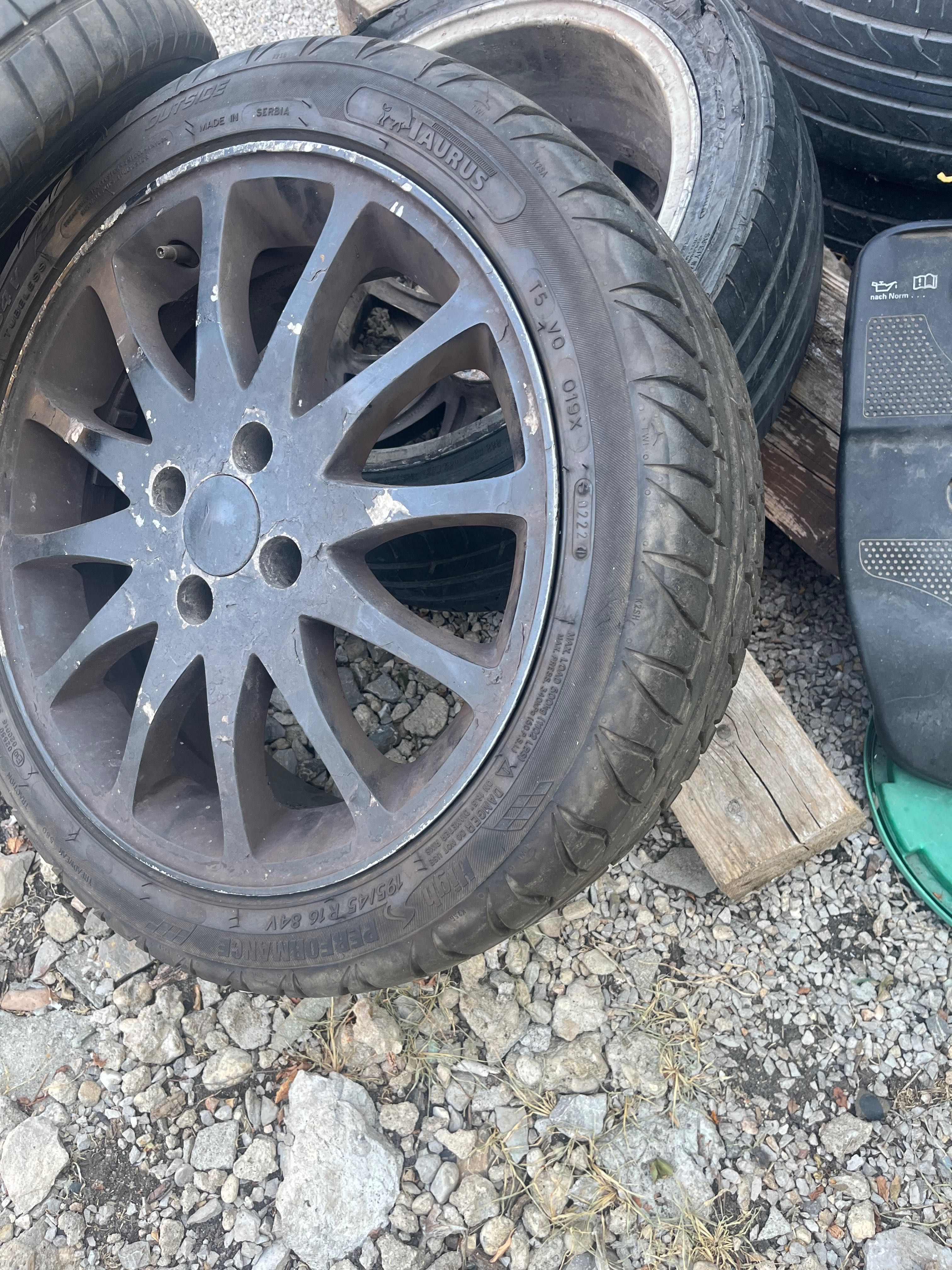 Продавам 2+1 подарък джанти с гуми 16 4x100