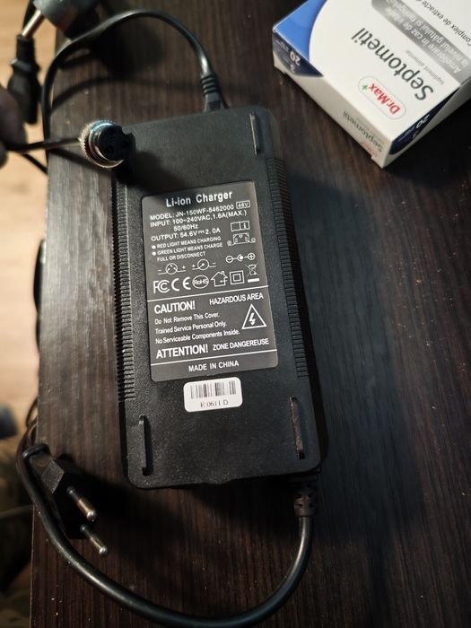 Vând baterie de trotineta kit