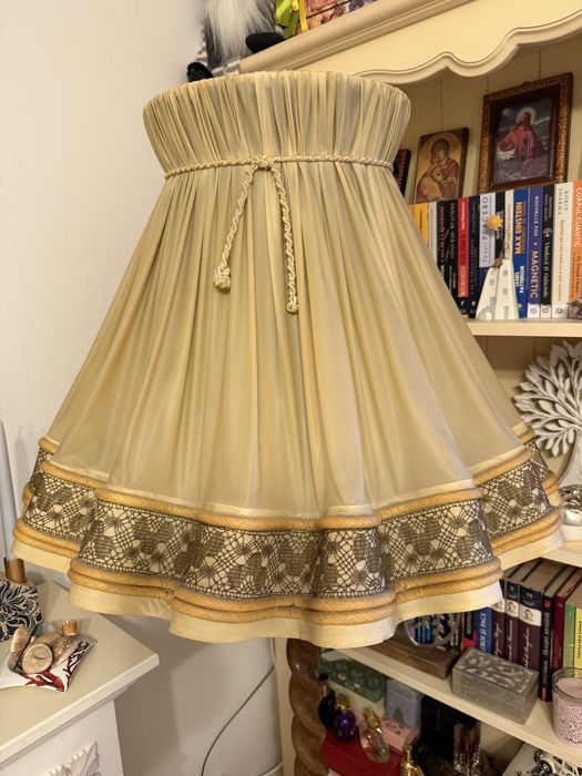 Lampadar de podea in stare foarte buna.