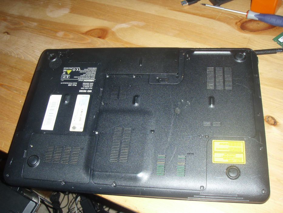 Medion Akoya P7618 Intel i5-480M, functional, incomplet