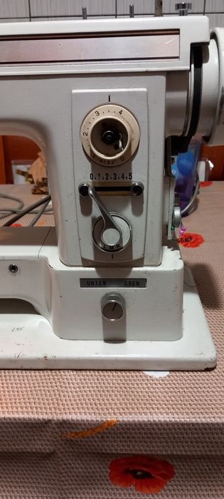 Mașină de cusut foarte ok