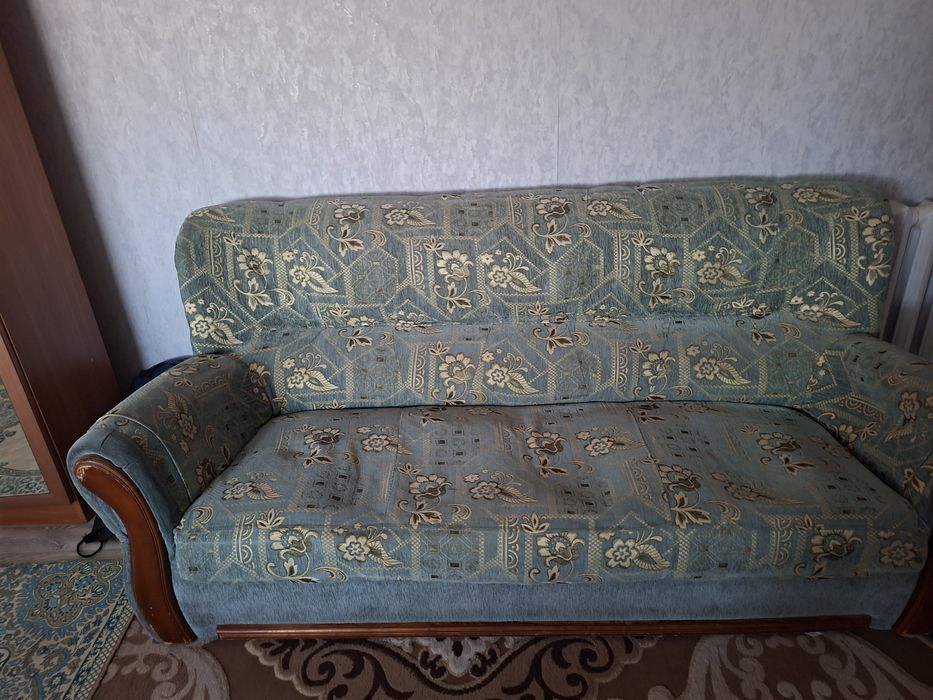 Диван 2 креслосымен.Таза.Дивандикті сыйлыққа беремін