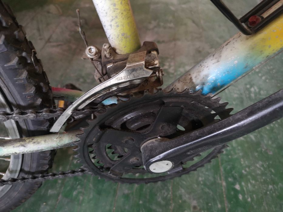 Bicicleta Mountain Bike adulti pe 28 de toli, 3 foi, 7 pinioane.