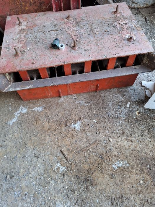 Машини за бетонни изделия, планетарна бетон бъркачка,вибро маса+калъпи