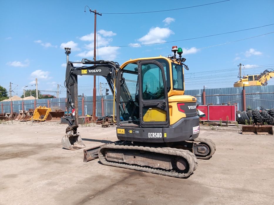 Vând miniexcavator volvo ECR50D