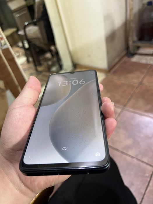 Vivo Y 04 telefoni sotiladi 4/128gb